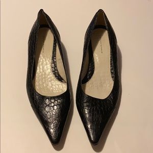 Banana Republic Black Pointy Toe Kitten Heel